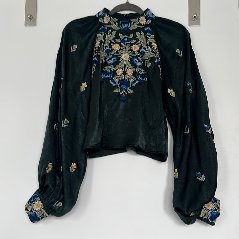 Free People Green embroidered floral full cuff full sleeve blouse size small